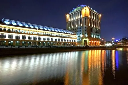 Central City Tower: фасад ночью
